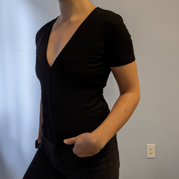 Deep V black top - Picture 2 of 3